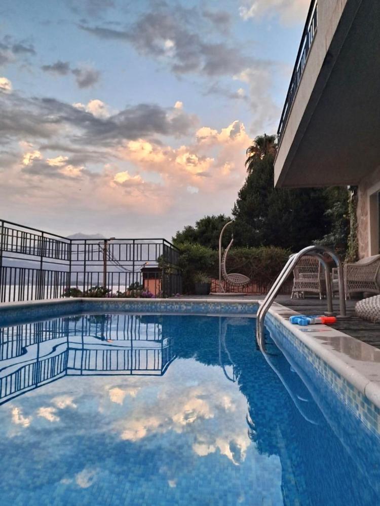 Apartment Tri Kiparisa Тиват Экстерьер фото